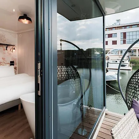 L'escale Royale - Marne La Vallée Hotel *